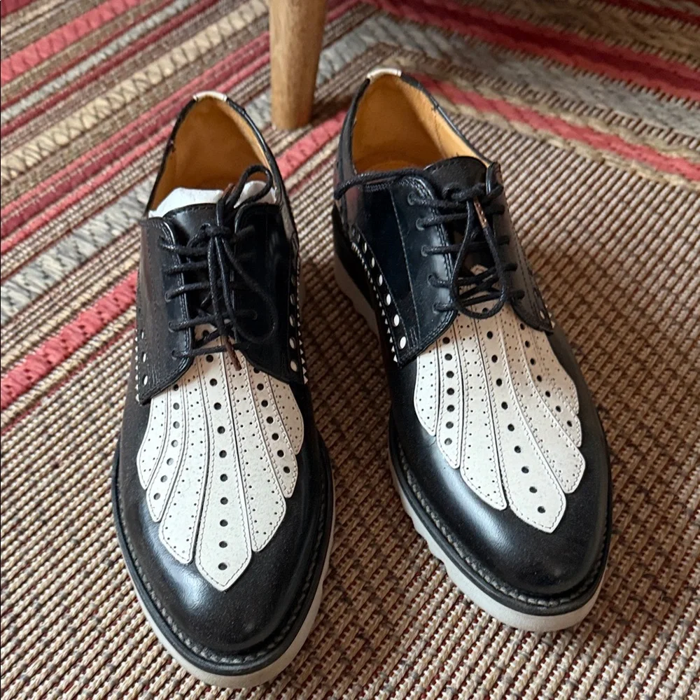 Stylish Black and White Women's Loafers - Picture 3 of 10